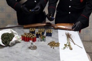 Sequestro dei Carabinieri di un fucile e droga