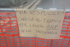 Via Vespucci strada chiusa al traffico