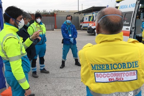 partita per Brescia una equipe sanitaria delle Misericordie