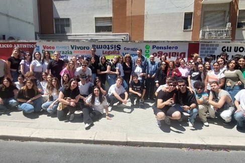murales sulle mura di cinta dell’ospedale “Bonomo”
