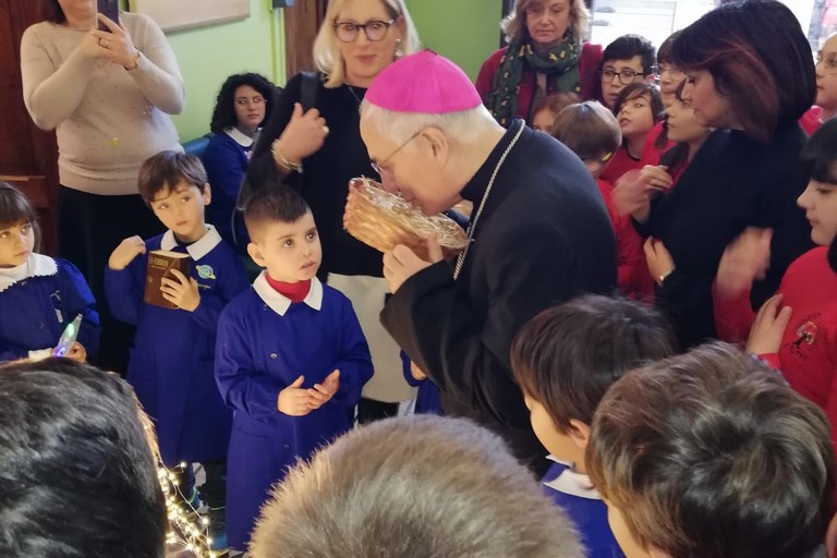 Visita pastorale del Vescovo Mansi alla scuola 