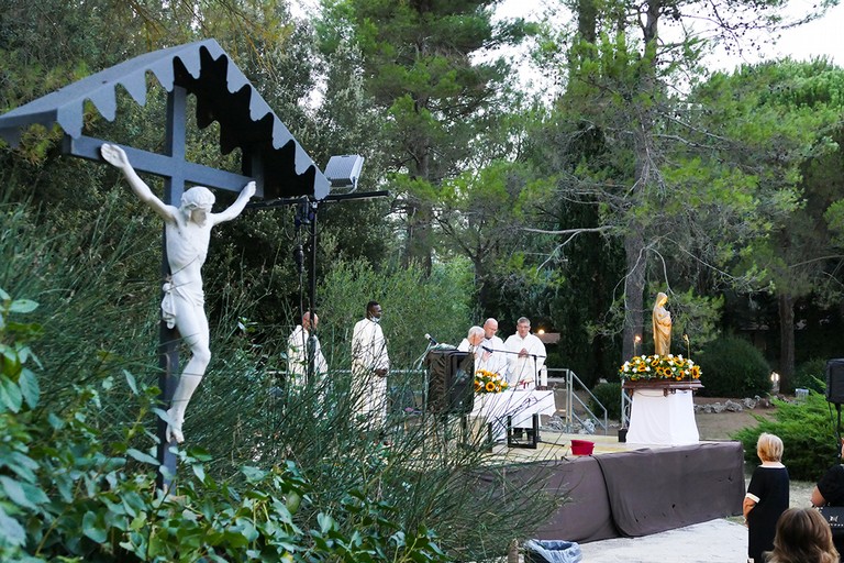 Festa alle pendici del Castel del Monte nella Chiesa di S. Luigi. <span>Foto Riccardo Di Pietro</span>