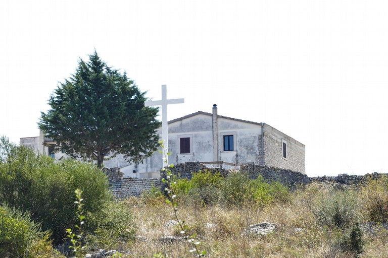 Bitumazione della strada per San Vittore. <span>Foto Riccardo Di Pietro</span>