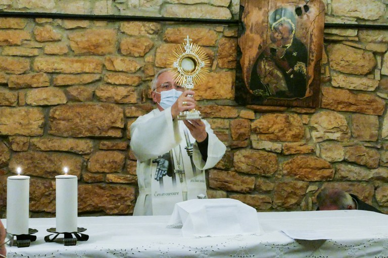 Adorazione Eucaristica a San Vittore