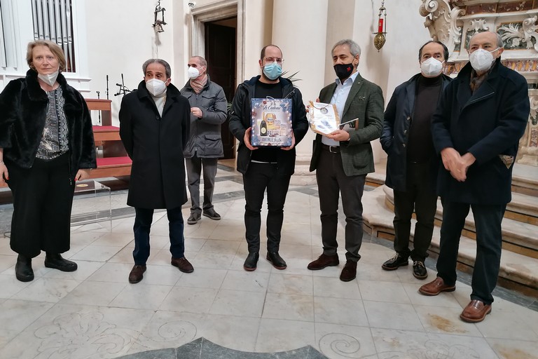Il Rotary consegna confezioni natalizie a parrocchie per famiglie povere