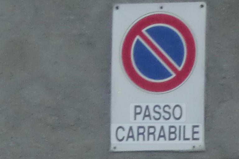 passo carrabile abusivo
