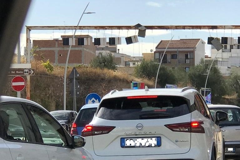 pericolo caduta pannelli su via Bisceglie