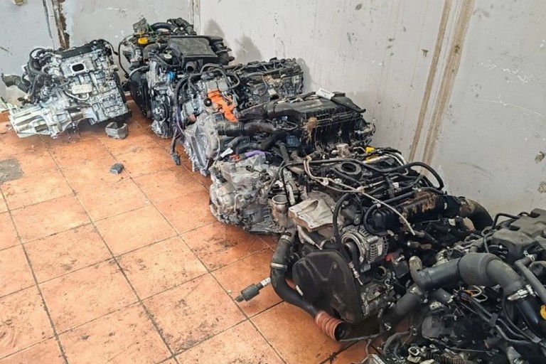 Sequestrati veicoli e migliaia di pezzi destinati al mercato illecito