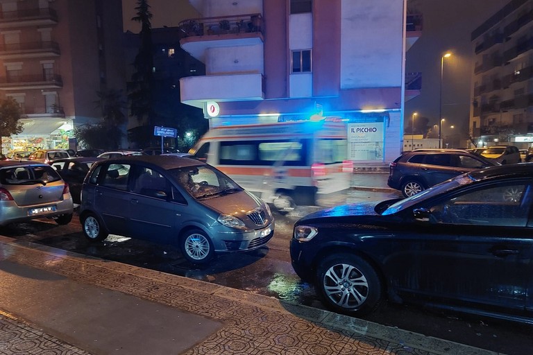 ambulanza servizio 118. <span>Foto Vincenzo Cassano</span>
