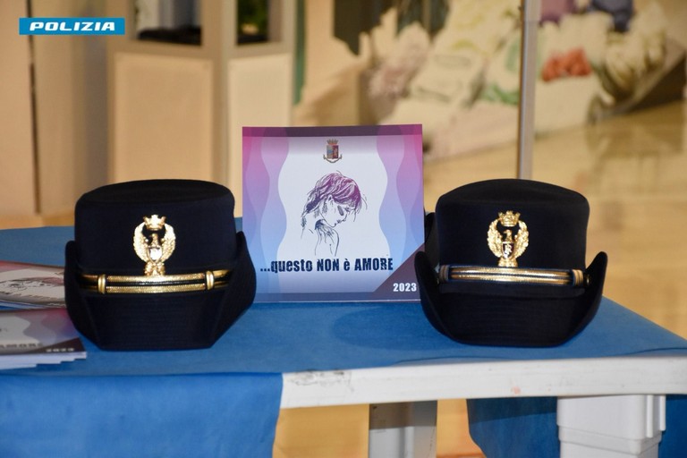 Giornata contro la violenza sulle donne, campagna Polizia di Stato