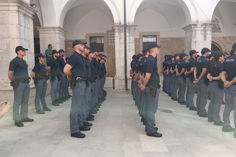 agenti della Polizia di Stato