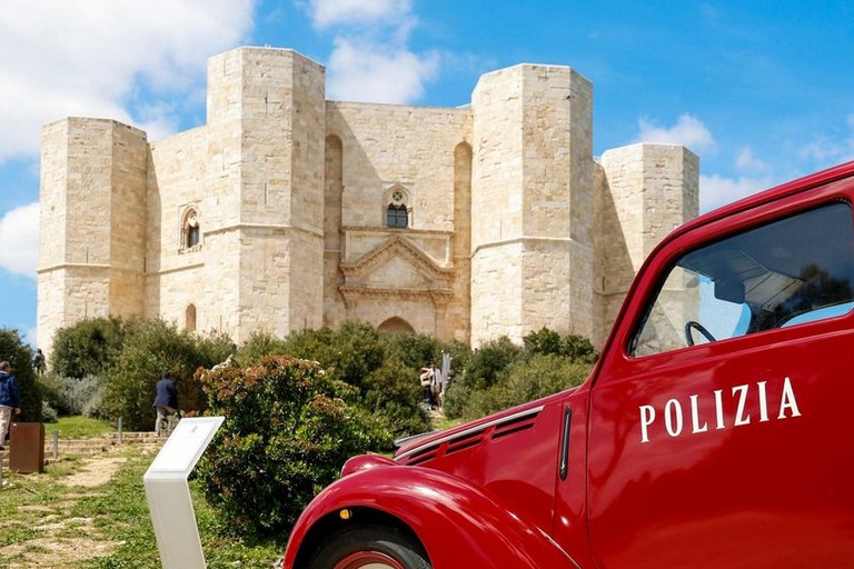Macchina d'epoca Polizia di Stato Castel del Monte Andria
