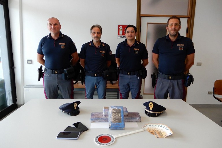 Sequestrati dalla Polstrada oltre 4 chili di cocaina