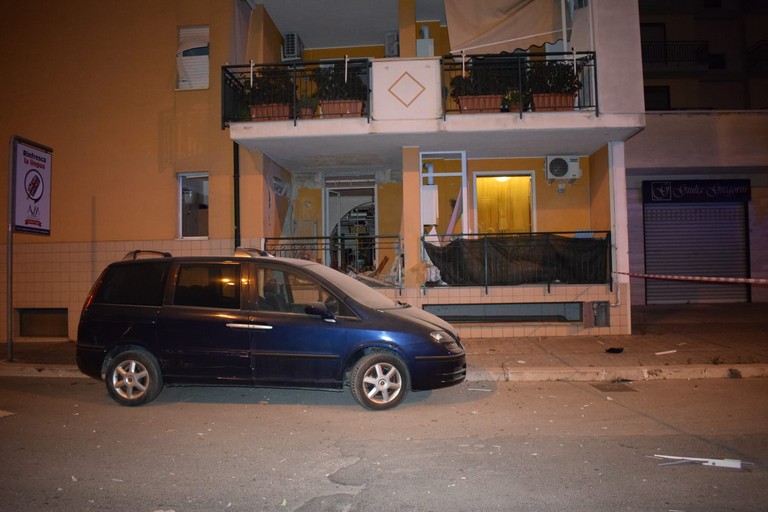 bomba in via Mattia Preti