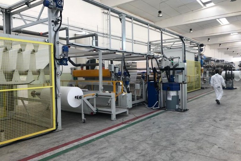 industria per la produzione di mascherine