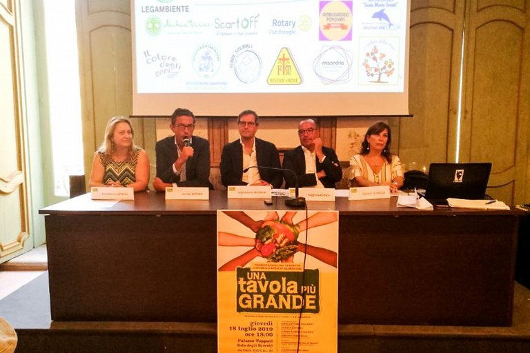 Progetto “Una tavola più grande” contro lo spreco alimentare e farmaceutico