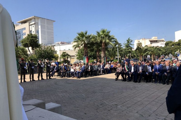 Cerimonia al Monumento dei Caduti