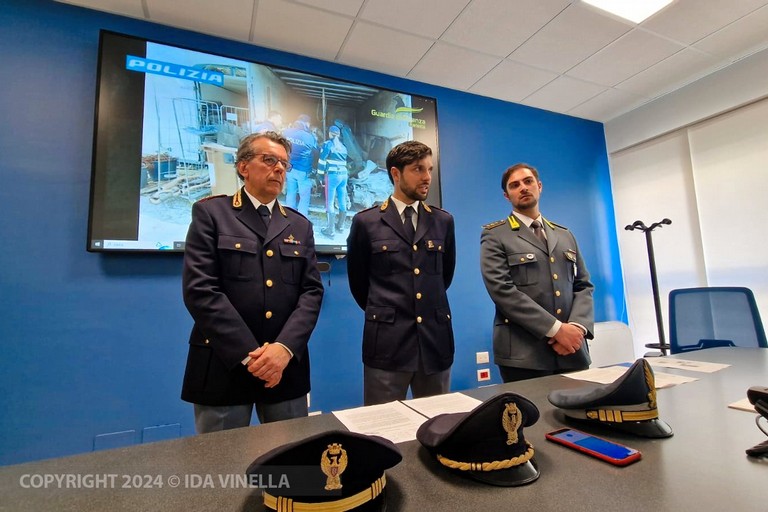 Contrasto al mercato nero dei ricambi auto, illustrata l’operazione congiunta di Polizia e Finanza. <span>Foto Ida Vinella</span>