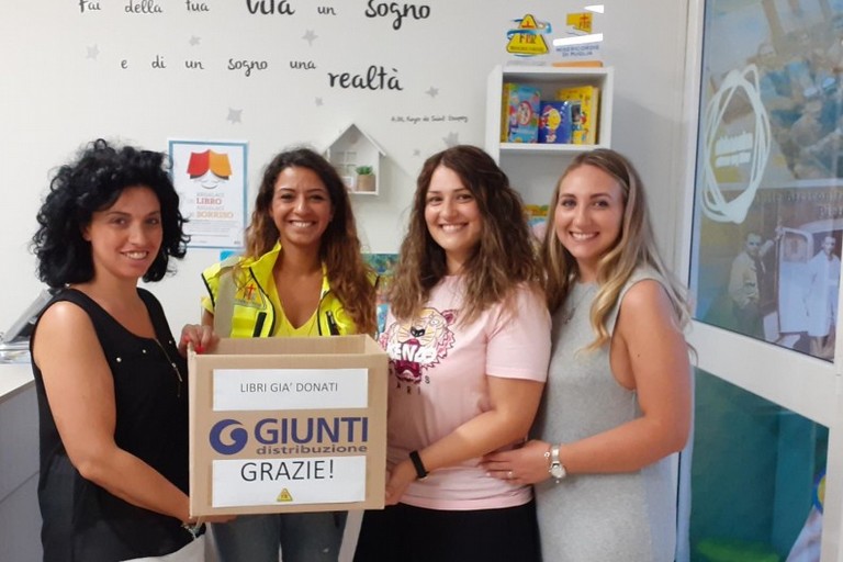 Primi 60 libri donati e consegnati ad Andria