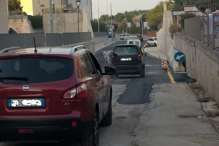 Riapre al traffico veicolare via Bisceglie, poco prima delle ore 20, dopo i lavori iniziati lo scorso 26 giugno