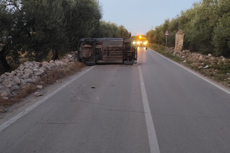 auto ribaltata