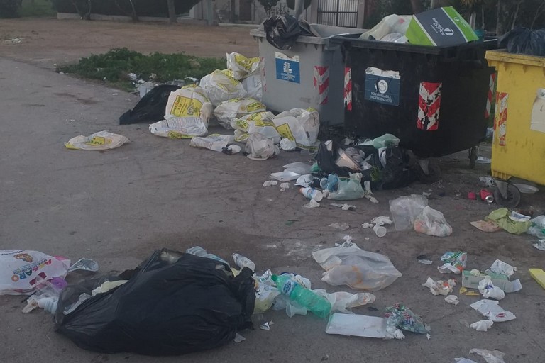 Rifiuti in contrada Troianelli