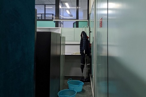 piove nell'ufficio Anagrafe