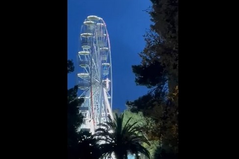 Ruota panoramica nella villa comunale