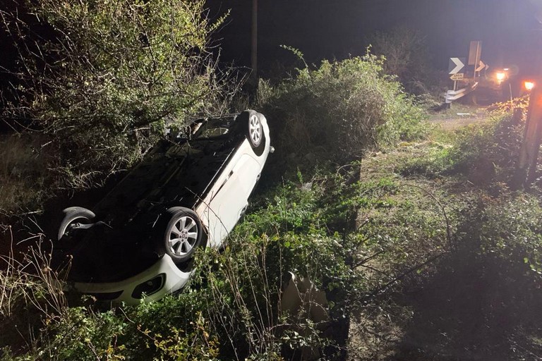Auto rubata provoca grave incidente