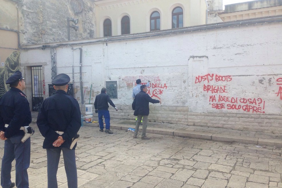 Scritte contro Salvini davanti all'Officina di S. Domenico