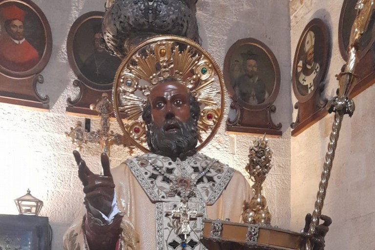 restauro della statua di San Nicola di Bari