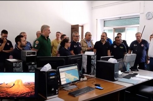 Emiliano in visita al campo operativo di Jacotenente