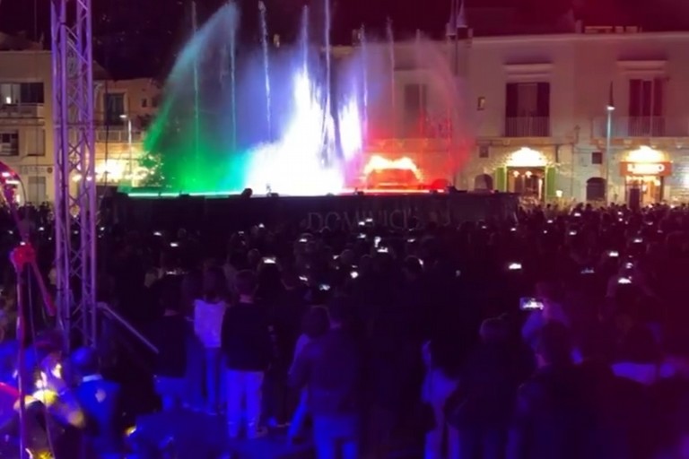 Luci e acqua