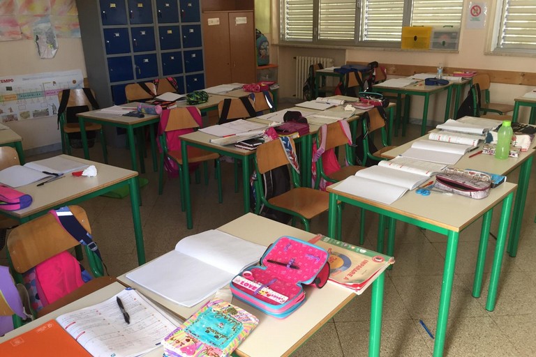 aula scolastica evacuata subito dopo la scossa sismica