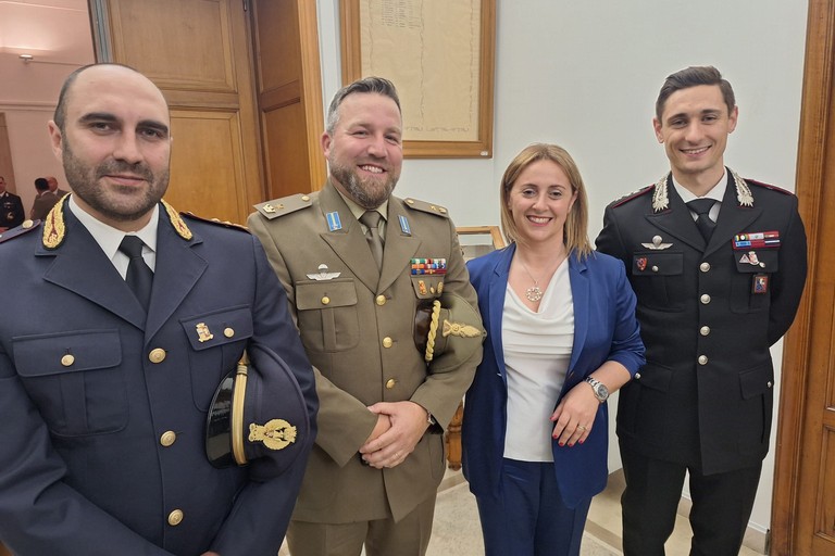 Sindaca Giovanna Bruno con Forze dell'Ordine Andria