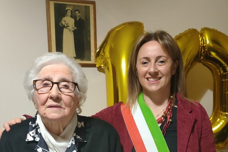 Sindaco Bruno con la centenaria Sig.ra Benedetta Di Corato