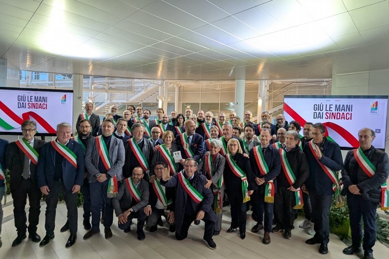 flash mob dei Sindaci pugliesi in Consiglio Regionale
