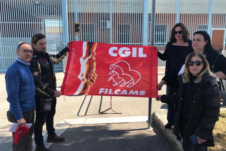 Sit in al carcere di Trani