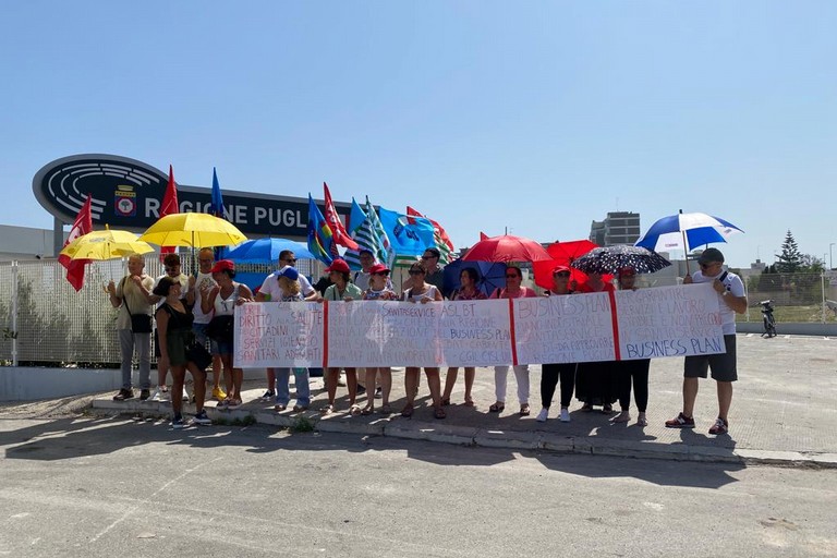 Sit in Sanitaservice a Bari