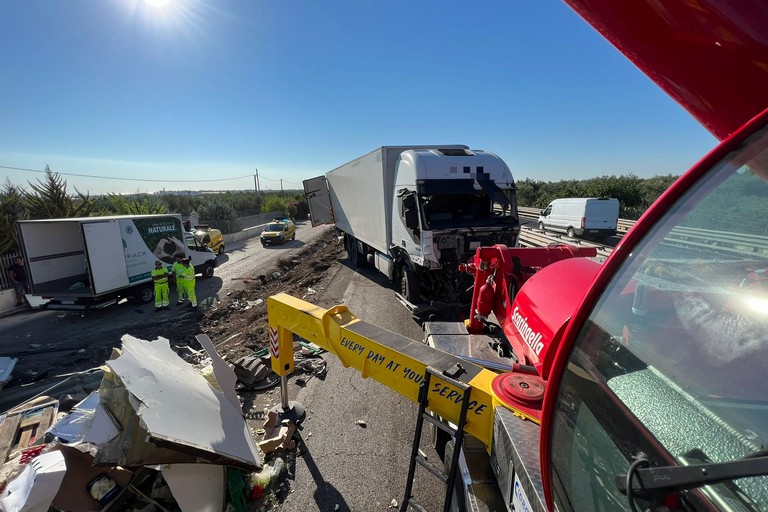 Grave incidente alle ore 3,30 sulla SS 16bis