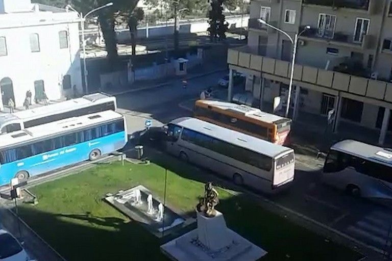 parcheggio autobus stazione ferroviaria