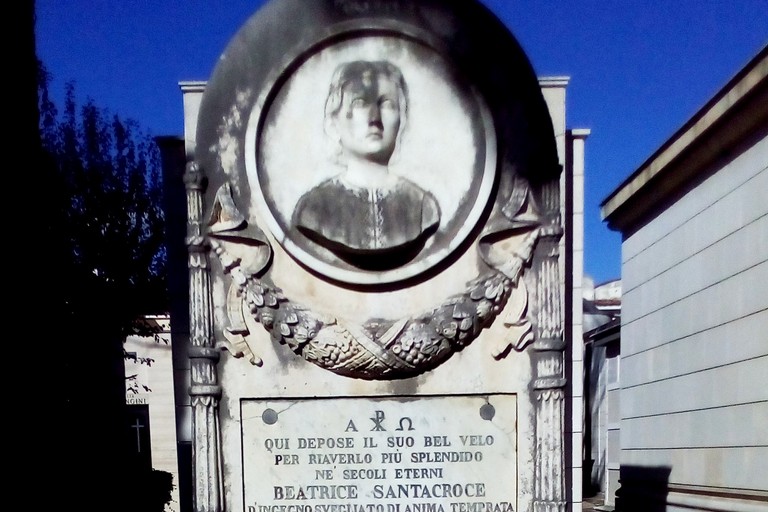 La tomba di Beatrice Santacroce al Cimitero di Andria
