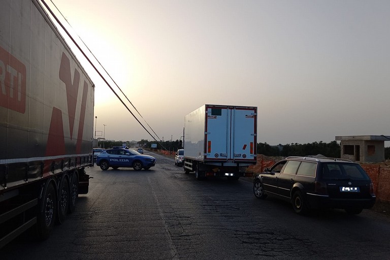 Incidente tra due tir sulla strada tangenziale di Andria