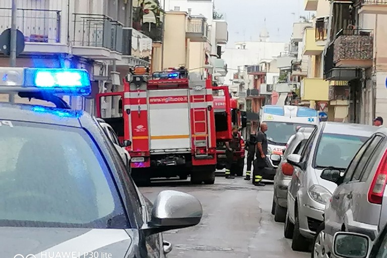 Principio di incendio in via Galvani: anziana intossicata ricoverata al