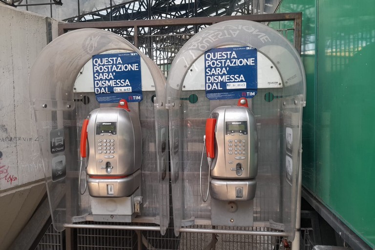 addio alle cabine telefoniche