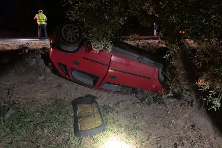si ribalta auto sulla sp 2 Andria Corato