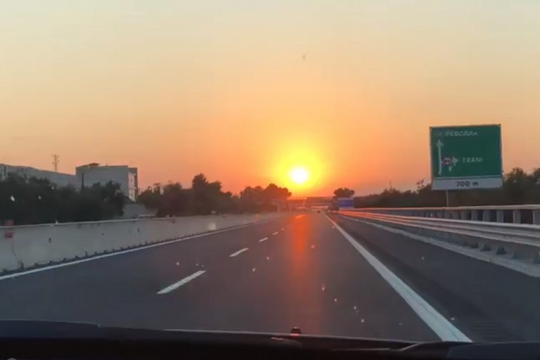 Tramonto su autostrada per Andria
