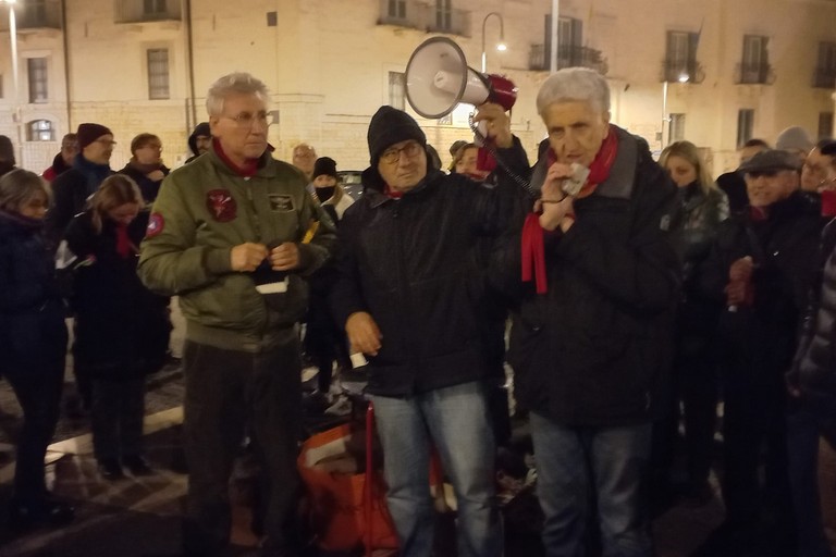 Uomin in piazza - Andria (Foto di Agnese Pistillo)