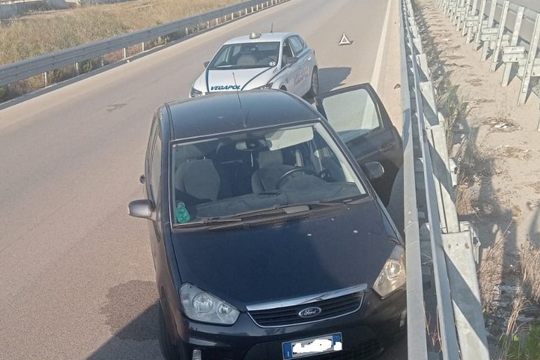 Finisce contro il guard rail della provinciale per Trani