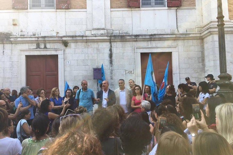 Sit in al Comune della Uil Scuola